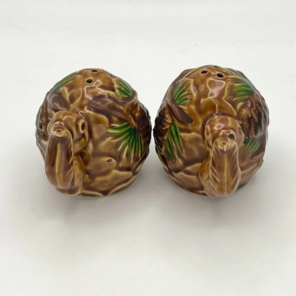 Vintage Ceramic Squirrel & Pinecone Salt & Pepper Shakers Woodland Cabin Kitsch